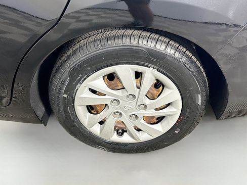 Used 2019 Hyundai Elantra SE w/ Cargo Package image 36