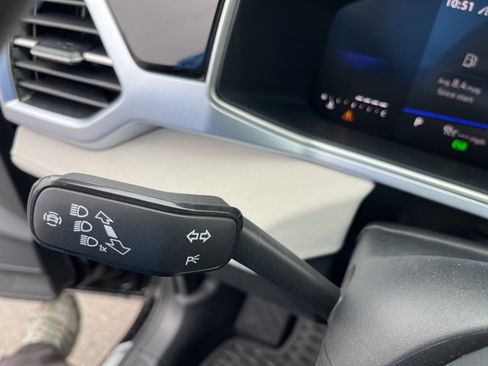 New 2025 Volkswagen Taos SE image 14