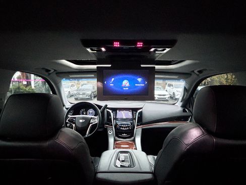 Used 2019 Cadillac Escalade Premium Luxury w/ Escalade Sport Edition image 25