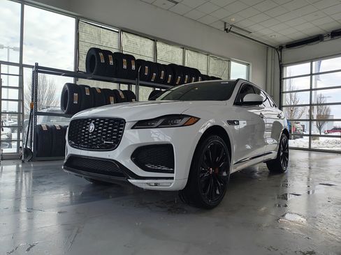 Used 2023 Jaguar F-PACE R-Dynamic S image 2