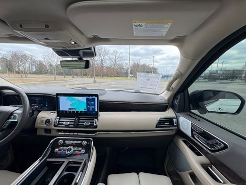 Used 2024 Lincoln Navigator L Reserve image 25