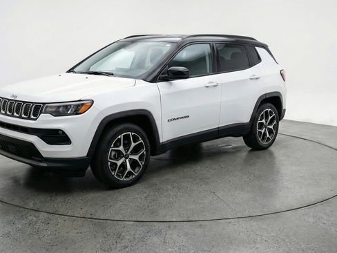 Used 2025 Jeep Compass Limited image 3