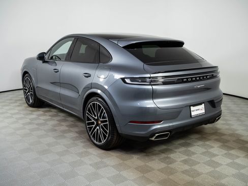 New 2026 Porsche Cayenne E-Hybrid Coupe AWD/4WD image 3