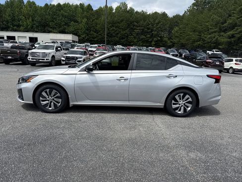 Used 2024 Nissan Altima 2.5 S FWD image 4