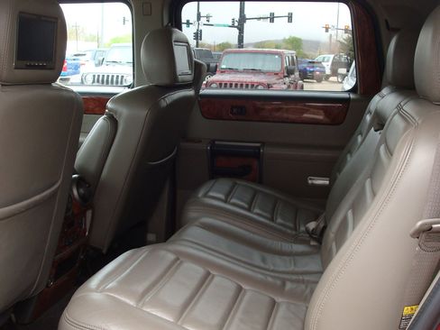 Used 2003 HUMMER H2 w/ Preferred Equipment Group image 6