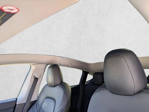 Used 2021 Tesla Model Y Long Range image 16