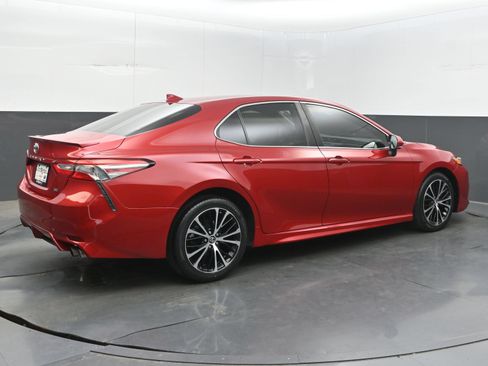 Used 2019 Toyota Camry SE w/ Convenience Package FWD image 7