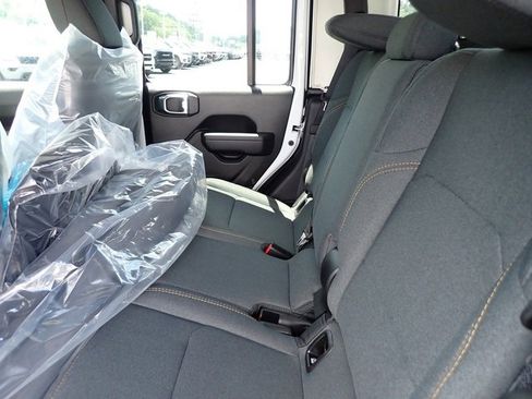 New 2025 Jeep Gladiator Sport image 14