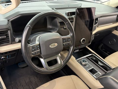 Used 2022 Ford Expedition Max Platinum RWD image 4