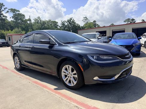 Used 2017 Chrysler 200 Limited Platinum w/ Comfort & Convenience Group FWD image 5