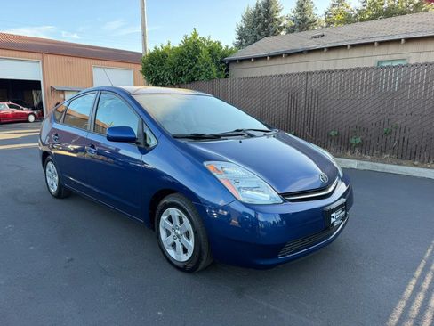 Used 2009 Toyota Prius w/ Pkg 2 FWD image 3