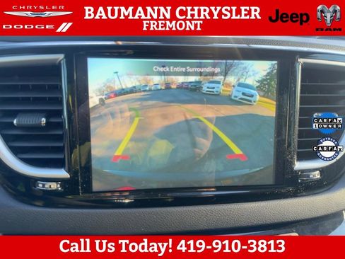 Used 2023 Chrysler Pacifica Touring-L image 23