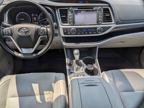 Used 2019 Toyota Highlander Limited AWD/4WD image 18
