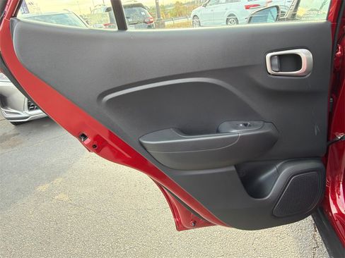 Used 2024 Hyundai Venue SE image 21