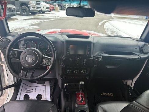 Used 2017 Jeep Wrangler Unlimited Sahara image 30