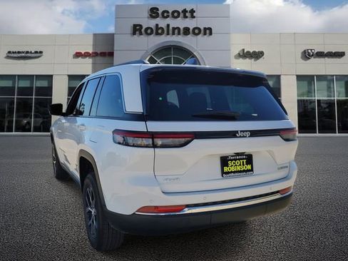 New 2025 Jeep Grand Cherokee Limited image 3