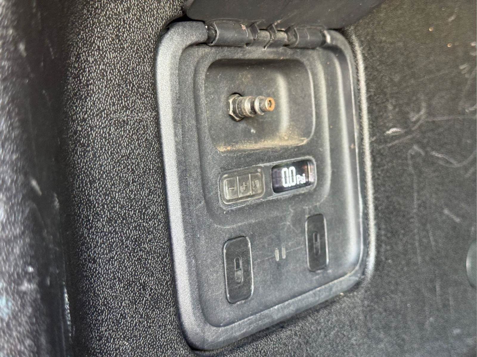 Used 2022 Rivian R1T Adventure AWD/4WD image 11