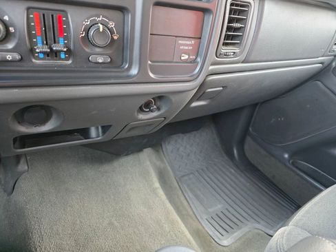 Used 2004 Chevrolet Silverado 1500 Z71 Pickup 4D 6 1/2 ft w/ Light Duty Power Package image 42