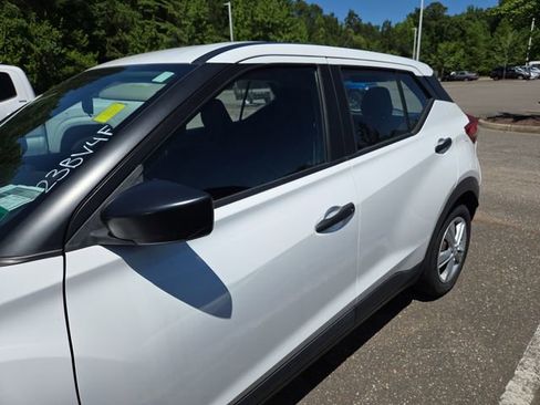 Used 2020 Nissan Kicks S FWD image 6