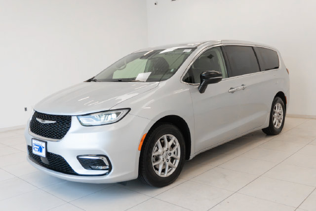 Used 2024 Chrysler Pacifica Touring-L FWD image 26