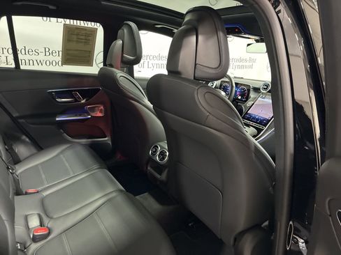 Used 2025 Mercedes-Benz GLC 300 GLC 300 image 25