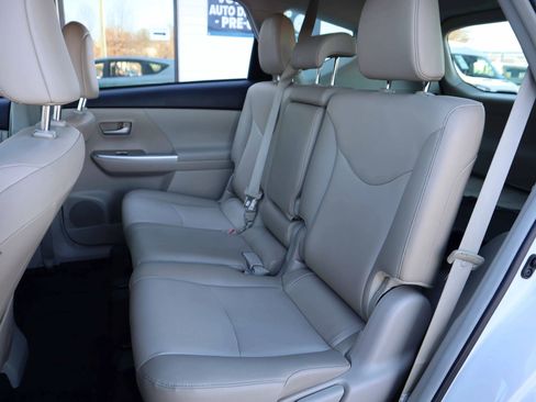 Used 2012 Toyota Prius V Five image 3