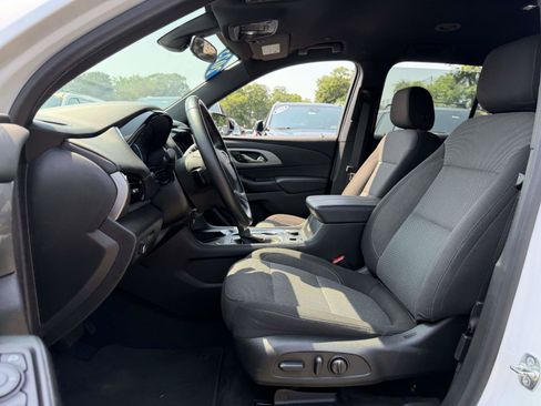 Certified 2023 Chevrolet Traverse LT FWD image 8