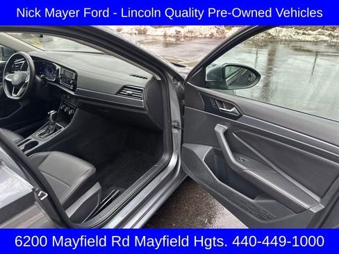 Used 2023 Volkswagen Jetta SE image 9