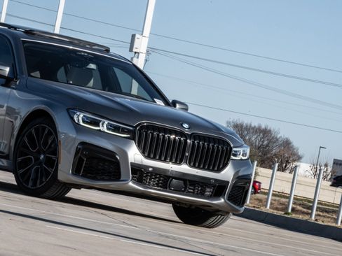 Used 2020 BMW 750i xDrive w/ Executive Package image 5
