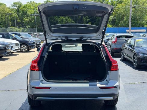 Used 2025 Volvo V60 B5 Cross Country Plus AWD/4WD image 5