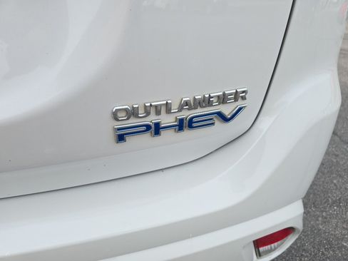 Used 2018 Mitsubishi Outlander SEL AWD/4WD image 9