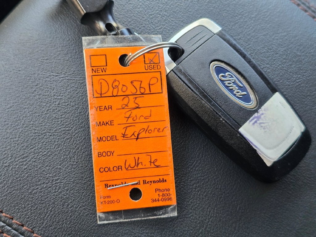 Used 2025 Ford Explorer Active AWD/4WD image 31