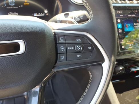 Used 2023 Jeep Grand Cherokee L Laredo AWD/4WD image 30