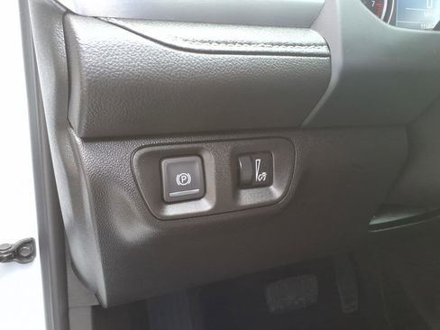 Used 2023 GMC Acadia SLE w/ Driver Convenience Package image 13