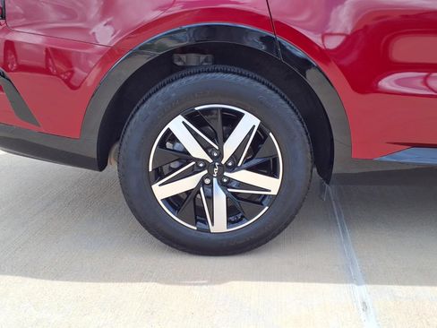 Used 2023 Kia Sorento EX FWD image 9