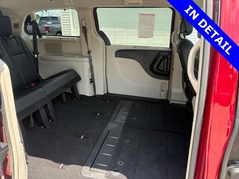 Used 2015 Chrysler Town & Country Touring FWD image 41