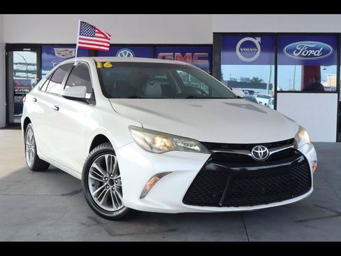 Used 2016 Toyota Camry SE FWD image 1