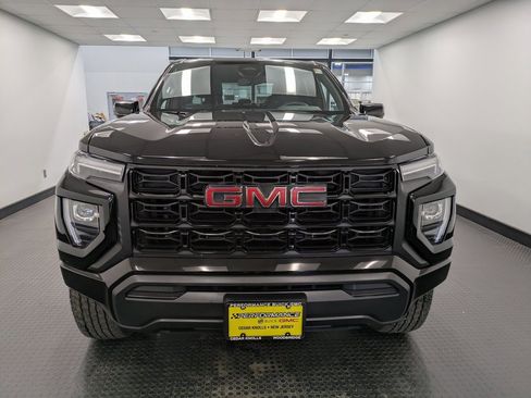 Used 2024 GMC Canyon Elevation image 2