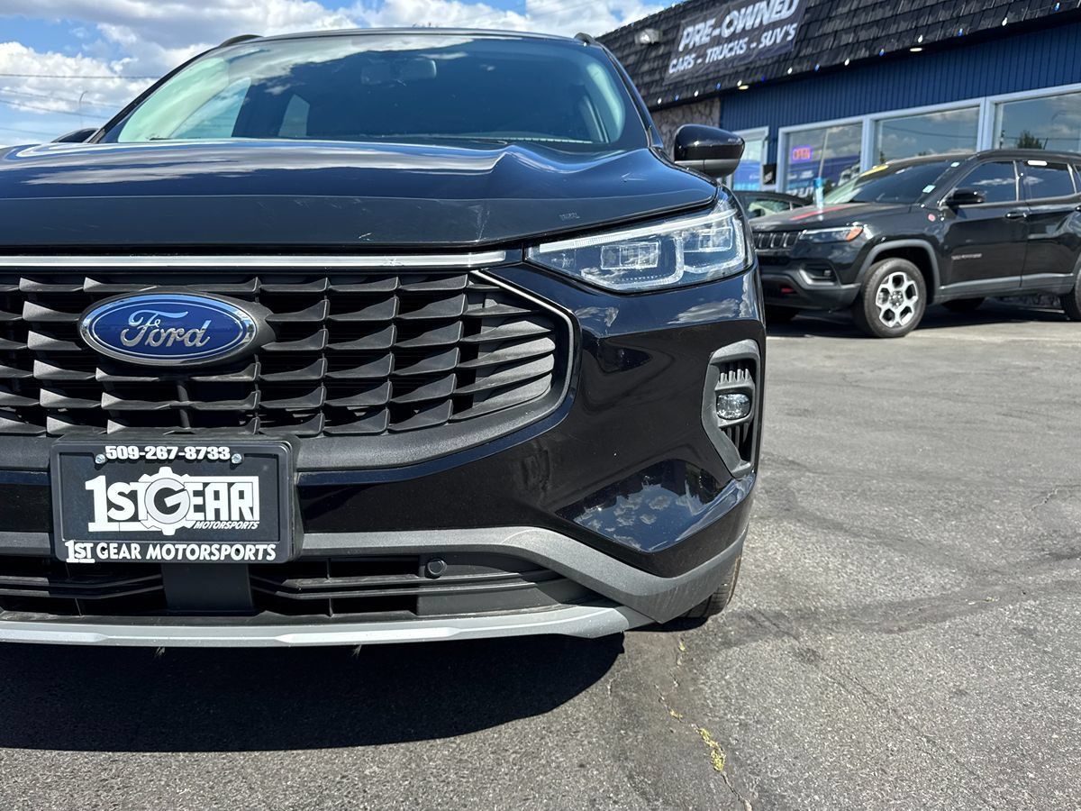 Used 2025 Ford Escape Platinum AWD/4WD image 4