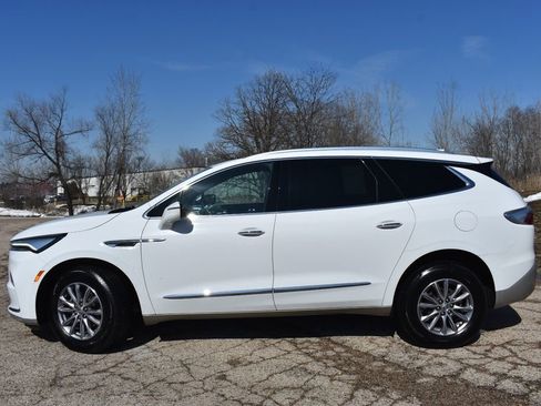 Used 2024 Buick Enclave Premium image 3