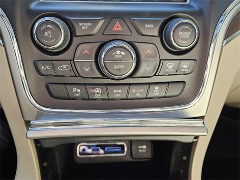 Used 2017 Jeep Grand Cherokee Limited w/ Luxury Group II image 20