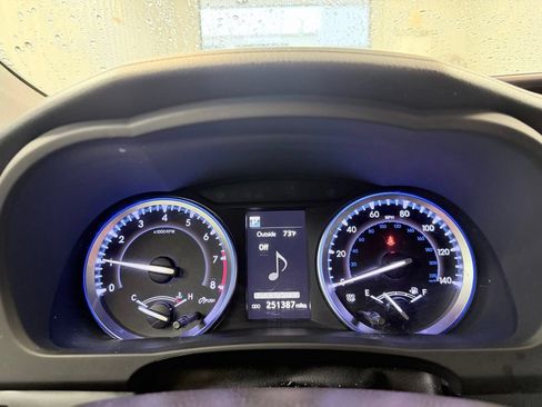 Used 2018 Toyota Highlander XLE FWD image 39