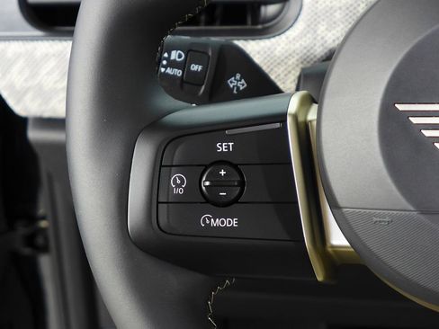 Certified 2025 MINI Cooper 4-Door Hardtop image 30