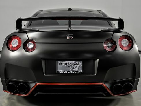 Used 2012 Nissan GT-R Premium image 11