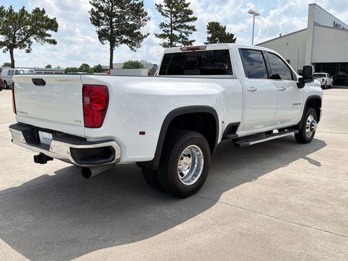 Used 2025 Chevrolet Silverado 3500 LTZ w/ LTZ Convenience Package AWD/4WD image 8