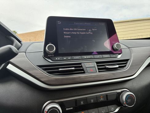 Used 2025 Nissan Altima 2.5 SV image 21