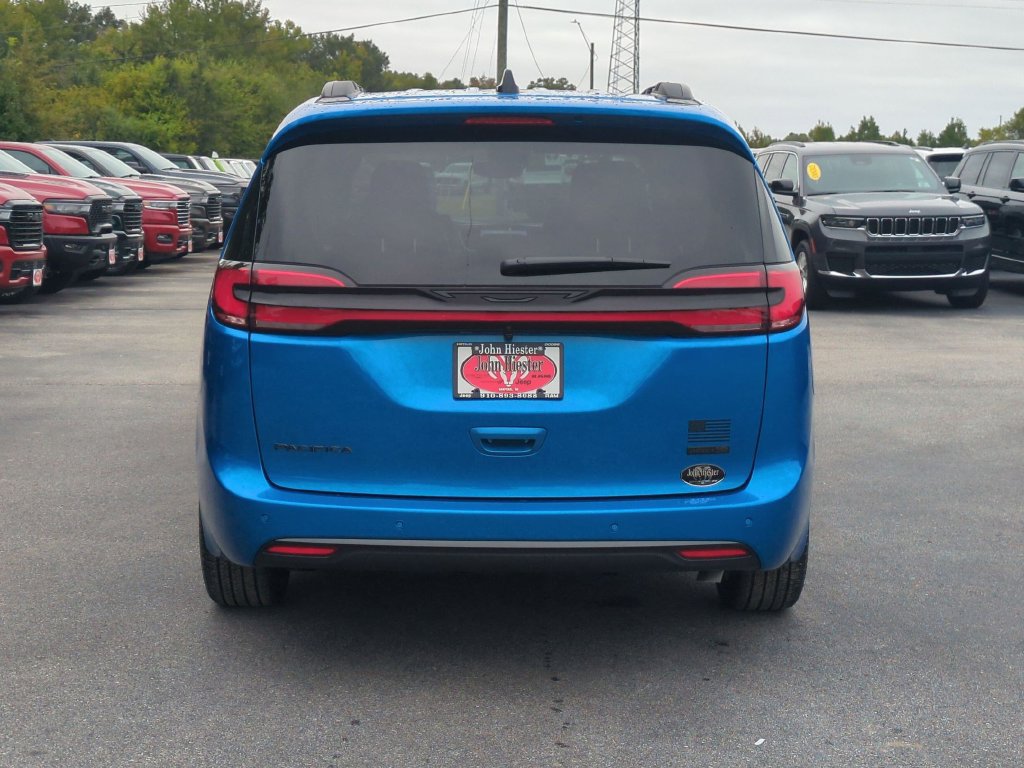 New 2027 Chrysler Pacifica Select FWD image 5