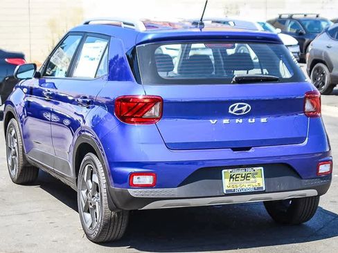New 2025 Hyundai Venue SEL image 6