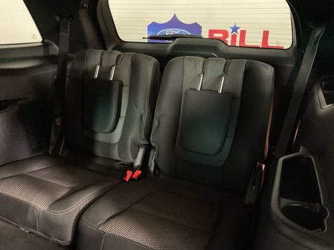 Used 2017 Ford Explorer XLT image 17