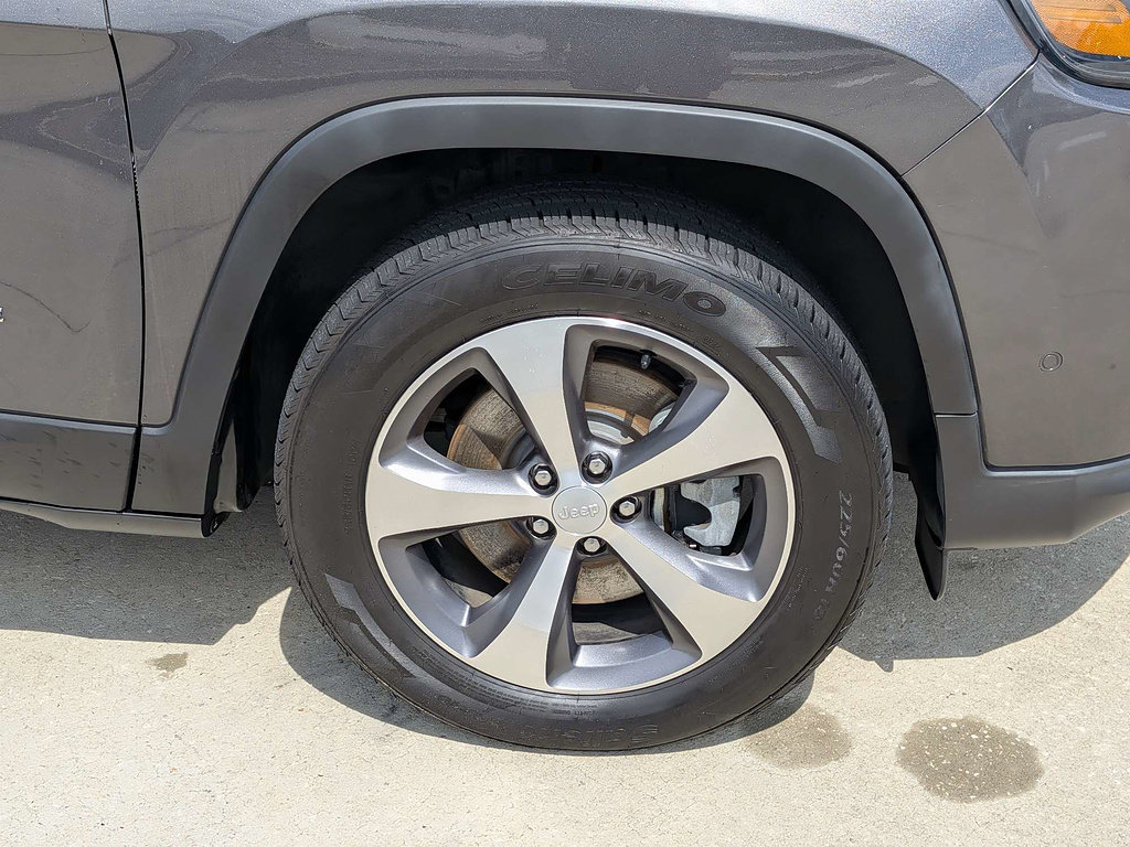 Certified 2022 Jeep Cherokee Limited AWD/4WD image 11